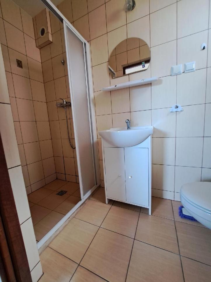 Pokoje Goscinne Tomasz Międzywodzie Exteriör bild